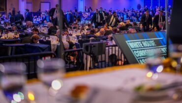 രാഷ്ട്രീയം കളിക്കുന്നത് നിർത്തൂ,  വൈറ്റ് ഹൗസിലെ ‘സംവിധാനങ്ങൾ തീർത്തും അപര്യാപ്തം’ എന്ന് റിപ്പബ്ലിക്കൻ പ്രതിനിധി മൈക്ക് ലോലർ