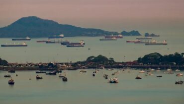 ലോകത്തിന്‍റെ ഗതി മാറുന്നു, പനാമ കനാലിൽ വൻ തിരക്ക്; ഹോർമുസ് പ്രതിസന്ധിയിൽ ആഗോള കപ്പൽ ഗതാഗതം വഴിമാറുന്നു