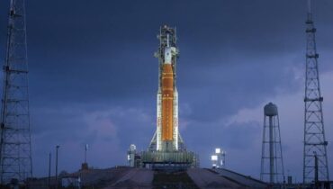 മനുഷ്യനെ വീണ്ടും ചന്ദ്രന്റെ ഭ്രമണപഥത്തില്‍ എത്തിക്കാന്‍ നാസ; ആര്‍ട്ടെമിസ്-ടു ദൗത്യം നാളെ