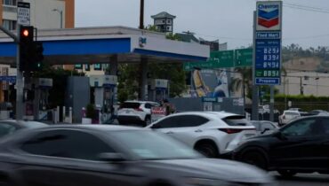 ട്രംപ് യുദ്ധാവസാനം സൂചിപ്പിച്ചതോടെ യുഎസ് ഓഹരി വിപണി ഉയർന്നു; എണ്ണവില ഇടിഞ്ഞു