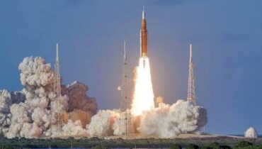 50 വർഷങ്ങൾക്ക് ശേഷം ചന്ദ്രനെ വലംവെക്കുന്ന ആദ്യ ദൗത്യം; നാസയുടെ ആർടെമിസ് II വിക്ഷേപണം വിജയകരം