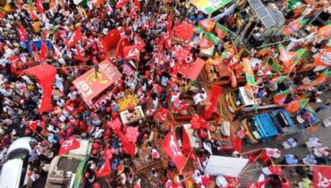 നാടെങ്ങും ആഘോഷം, കേരളം കൊട്ടിക്കലാശത്തിന്റെ ആവേശത്തിൽ; നിയമസഭാ തിരഞ്ഞെടുപ്പിന്റെ പരസ്യപ്രചാരണം അവസാന മണിക്കൂറിൽ