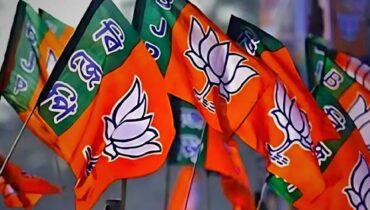 വോട്ട് പിടിക്കാൻ നേമത്ത് ബിജെപി മദ്യവും പണവും ഒഴുക്കുന്നുവെന്ന് സിപിഐഎം; ബിജെപി ഓഫീസിൽ നിന്ന് മദ്യംപിടിച്ചു