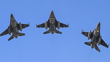 ഇറാൻ-യുഎസ് സംഘർഷത്തിൽ  മധ്യസ്ഥത വഹിക്കവേ യുദ്ധവിമാനങ്ങളുമായി  സൗദിയിലെത്തി പാകിസ്താൻ