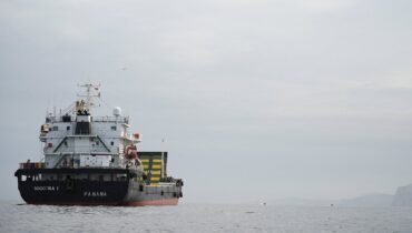 ഇറാൻ്റെ തുറമുഖങ്ങളും തീരപ്രദേശങ്ങളും ഉപരോധിക്കുമെന്ന് അമേരിക്ക; 15 ഇന്ത്യൻ കപ്പലുകളടക്കം  നിരവധി കപ്പലുകൾ ഹോർമുസിൽ കുടുങ്ങി