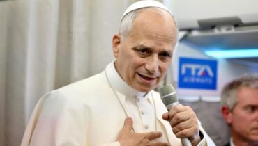 ട്രംപിനെ തനിക്ക് ഭയമില്ല; യുദ്ധത്തിനെതിരായ നിലപാട് തുടരും –  ലിയോ മാർപാപ്പ