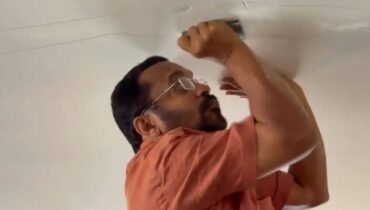 മുണ്ടക്കൈ- ചൂരൽമല ടൗൺഷിപ്പിലെ വീടിൻ്റെ വിള്ളൽ നേരിട്ടെത്തി ഉരച്ചുനോക്കി മന്ത്രി രാജൻ