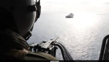 ഇറാൻ സമുദ്രപാതയിലെ  ട്രംപിൻ്റെ നാവിക ഉപരോധം; നടുക്കടലിൽ കപ്പലിനുനേരെ തോക്കുചൂണ്ടി യുഎസ് സൈന്യം