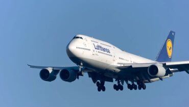 പശ്ചിമേഷ്യൻ സംഘർഷം; വിമാന ഇന്ധനവില ഉയരുന്നു, 20,000 സർവീസുകൾ റദ്ദാക്കി ലുഫ്‌താൻസ