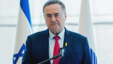 ഖമേനി പരമ്പരയുടെ അന്ത്യം കുറിക്കും, ഇറാൻ ആക്രമിക്കാൻ ഇസ്രയേൽ സജ്ജം; ട്രംപിന്റെ അനുമതിക്കായി കാത്തിരിക്കുന്നുവെന്ന് പ്രതിരോധ മന്ത്രി