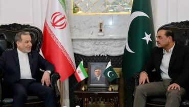 അബ്ബാസ് അരാഗ്ചി പാകിസ്ഥാനിൽ ചർച്ച തുടരുന്നു, ട്രംപിന്റെ പ്രത്യേക ദൂതനും മരുമകനും ഉടനെത്തുമെന്ന് റിപ്പോർട്ട്; യുഎസുമായി ഇറാൻ ചർച്ചയ്ക്ക് തയ്യാറാകുമോ?