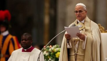 ആണവോർജ്ജം വിനാശത്തിനല്ല, മറിച്ച് വിവേകപൂർവ്വം ഉപയോഗിക്കണം; യുദ്ധത്തിൽ ചെയ്യുന്നവരെ  സമാധാനം കവരുന്ന ‘കള്ളന്മാർ’ എന്ന് വിശേഷിപ്പിച്ച്  മാർപ്പാപ്പ