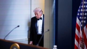 ട്രംപിനെതിരായ വധശ്രമം നാടകമെന്ന് സോഷ്യൽ മീഡിയ; ഗൂഢാലോചനാ വാദങ്ങൾ തള്ളി അധികൃതർ