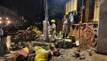 ശക്തമായ വേനല്‍ മഴ; ബെംഗളൂരു ബൗറിങ് ആശുപത്രിക്ക് സമീപം മതിലിടിഞ്ഞ് രണ്ട് മലയാളികളടക്കം ഏഴ് പേര്‍ മരിച്ചു