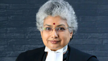 മാസത്തിൽ മൂന്ന് ദിവസം സ്ത്രീകളെ തൊട്ടുകൂടാത്തവരാക്കാനാവില്ല; ശബരിമല കേസിൽ സുപ്രീം കോടതിയുടെ സുപ്രധാന നിരീക്ഷണം