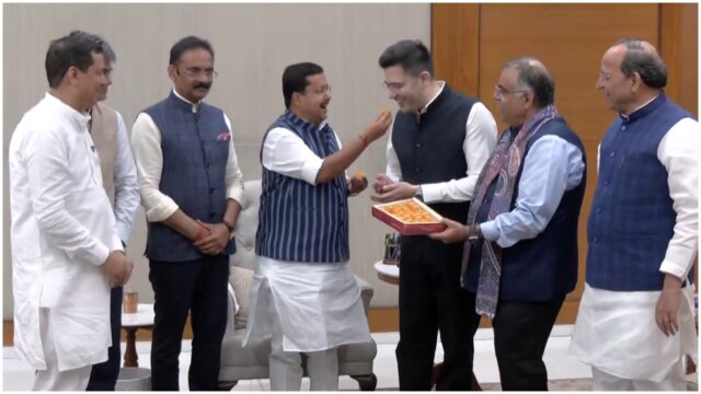 എഎപി ബന്ധം ഉപേക്ഷിച്ച്  മണിക്കൂറുകൾക്കകം ബിജെപി ആസ്ഥാനത്തെത്തി രാഘവ് ഛദ്ദയും എംപിമാരും അംഗത്വമെടുത്തു, ആഘോഷം; പിളർപ്പിന്‍റെ ആഘാതം കെജ്രിവാളിന് കടുപ്പം