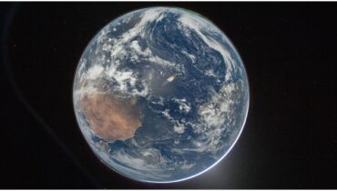 ഭൂമി ഒരൊറ്റ ഫ്രെയിമിൽ; 53 വർഷത്തിന് ശേഷം അത്യപൂർവ്വ ചിത്രം പുറത്തുവിട്ട് ആർട്ടെമിസ് 2 ദൗത്യസംഘം