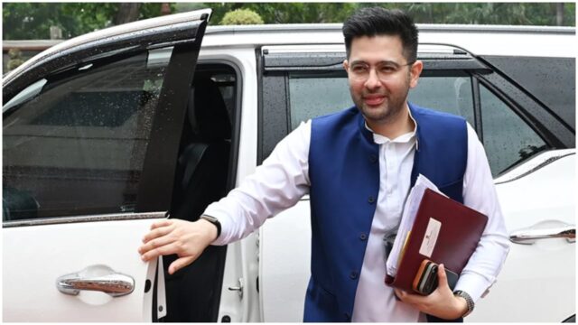 ആം ആദ്മി പാർട്ടിയിൽ വൻ പിളർപ്പ്, രാഘവ് ഛദ്ദയടക്കം 3 എംപിമാർ ബിജെപിയിൽ ചേരുമെന്ന് പ്രഖ്യാപിച്ചു, മൊത്തം 7 എംപിമാർ പാർട്ടി വിടും; കെജ്രിവാളിന് വൻ തിരിച്ചടി