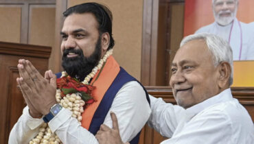 ബിഹാറിൽ പുതിയ രാഷ്ട്രീയ യുഗം: ബി.ജെ.പി.യുടെ ആദ്യ മുഖ്യമന്ത്രിയായി സാമ്രാട്ട് ചൗധരി സത്യപ്രതിജ്ഞ ചെയ്തു