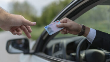 ഫ്ലോറിഡയിൽ ഇനി ഡ്രൈവിംഗ് ലൈസൻസിലും പൗരത്വ വിവരം; 2027 മുതൽ പുതിയ നിയമം പ്രാബല്യത്തിൽ