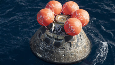 ആദ്യ വനിതയും കറുത്തവർഗ്ഗക്കാരനും ചന്ദ്രനെ ചുറ്റി മടങ്ങി; ചരിത്രമെഴുതി ആർട്ടിമിസ് 2 ,  പസിഫിക് സമുദ്രത്തിൽ ചരിത്രപരമായ ലാൻഡിംഗ്!