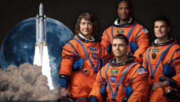 ചരിത്രം തൊട്ട് ‘ആർട്ടെമിസ്’ മടങ്ങുന്നു: 50 വർഷത്തിന് ശേഷം ചന്ദ്രനെ ചുറ്റി മനുഷ്യർ ഭൂമിയിലേക്ക്!