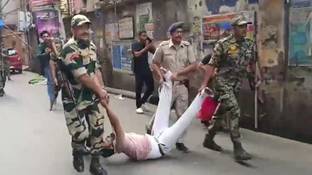 ബംഗാളിൽ വോട്ടെടുപ്പ് പുരോഗമിക്കവെ അക്രമസംഭവങ്ങൾ; ഇവിഎം തകരാർ, സ്ഥാനാർത്ഥിയുടെ കാർ തകർത്തു, കേന്ദ്രസേനയ്ക്കെതിരെ മമത