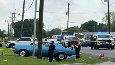 ലൂസിയാനയിൽ ലാവോ പുതുവത്സരാഘോഷത്തിനിടെ ആൾക്കൂട്ടത്തിലേക്ക് വാഹനം ഇടിച്ചുകയറി 13 പേർക്ക് പരുക്ക്; മദ്യപിച്ച് വാഹനമോടിച്ച ഡ്രൈവർ പിടിയിൽ