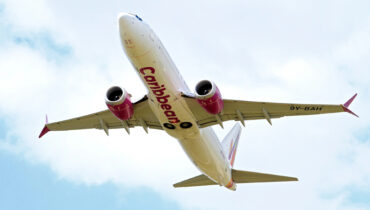 ന്യൂയോർക്കിലേക്ക് പറന്ന വിമാനത്തിൽ യുവതി പ്രസവിച്ചു: കുഞ്ഞിന് അമേരിക്കൻ പൗരത്വം ലഭിക്കുമോ? നിയമക്കുരുക്കുകൾ വിശദീകരിച്ച് അഭിഭാഷകൻ