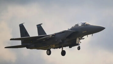 തകർന്നുവീണ എഫ്-15ൻ്റെ സൈനികൻ ഇറാൻ്റെ പിടിയിലാകുമോ ? യുഎസിന് നെഞ്ചിടിപ്പ്; തിരച്ചിൽ ഊർജ്ജിതം, 66,000 ഡോളർ ഇനാം പ്രഖ്യാപിച്ച് ഇറാൻ