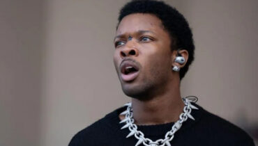 കൗമാരക്കാരിയുടെ മൃതദേഹം ടെസ്‌ല കാറിനുള്ളിൽ: പ്രശസ്ത ഗായകൻ ഡേവിഡ് ആൻ്റണി ബർക്ക് കൊലക്കുറ്റത്തിന് അറസ്റ്റിൽ