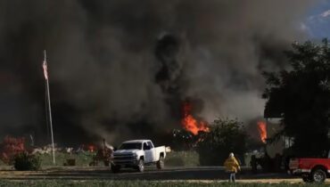 പത്തുലക്ഷം പൗണ്ട് പടക്കങ്ങൾ, ബോംബ് സ്ഫോടനത്തിന് സമാനമായ ആഘാതം; കാലിഫോർണിയയെ നടുക്കിയ ദുരന്തത്തിൽ മുൻ പൊലീസ് ഉദ്യോഗസ്ഥനടക്കം 5 പേർക്കെതിരെ കൊലപാതകക്കുറ്റം