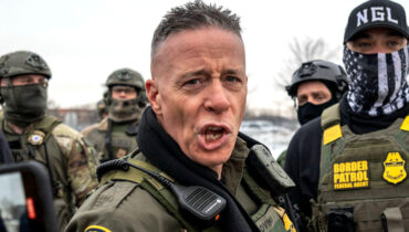 ‘അവർക്ക് ഇവിടെ ജീവിക്കാനും മക്കളെ വളർത്താനും കഴിയരുത്’: 10 കോടി കുടിയേറ്റക്കാരെ പുറത്താക്കണമെന്ന് മുൻ യുഎസ് കമാൻഡർ