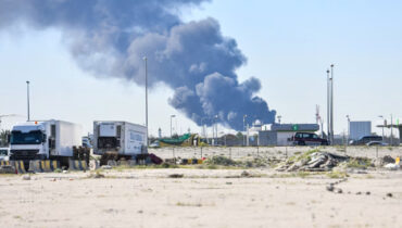 ഗൾഫ് മേഖലയിൽ ഇറാൻ്റെ ഡ്രോൺ ആക്രമണം: കുവൈറ്റിൽ വൻ തീപിടുത്തം; യുഎഇയിൽ ഒരു മരണം, പ്രവാസി സമൂഹം ആശങ്കയിൽ