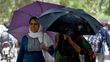 വോട്ടറന്മാരേ ശ്രദ്ധിക്കുക! പോളിംഗ് ബൂത്തിലേക്ക് പോകുമ്പോൾ കുടയും വെള്ളവും കരുതാം; 8 ജില്ലകളിൽ കനത്ത ചൂടിന് സാധ്യത