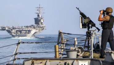 ഇറാനെതിരെ ഉപരോധം കടുപ്പിച്ച് അമേരിക്ക; ഹോർമുസ് കടലിടുക്കിൽ നാവികസേന സജ്ജം, കപ്പലുകൾക്ക് അന്ത്യശാസനം, അതേ നാണയത്തിൽ തിരിച്ചടി നൽകുമെന്ന് ഇറാൻ