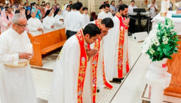 ഷിക്കാഗോ സെന്റ്  മേരീസ്  ക്നാനായ  കത്തോലിക്ക ദേവാലയത്തിൽ  വിശുദ്ധവാര തിരുക്കർമ്മങ്ങൾ അനുഗ്രഹപ്രദമായി