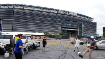 വേൾഡ് കപ്പ് ഫൈനൽ: 13 ഡോളർ ആയിരുന്ന ട്രെയിൻ ടിക്കറ്റ് 150 ഡോളർ ആയി ഉയർത്തി ന്യൂ ജേഴ്സി , ആരാധകരെ കൊള്ളയടിക്കുന്നു എന്ന് അധിക്ഷേപം