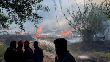 ദുരന്തഭൂമിയിലേക്ക് കെഡാവർ നായ്ക്കളെത്തി; തിരച്ചിൽ പുനരാരംഭിക്കുന്നു, ഭൗതികാവശിഷ്ടങ്ങൾ തിരിച്ചറിയുന്നത് വലിയ വെല്ലുവിളിയെന്ന് മന്ത്രി വീണ