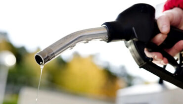 ഇന്ധനവിലയിൽ വലഞ്ഞ് അമേരിക്ക ; നാല് വർഷത്തെ ഏറ്റവും ഉയർന്ന നിരക്കിൽ, ഇറാൻ സമാധാന ചർച്ചകൾ വഴിമുട്ടിയത് തിരിച്ചടി