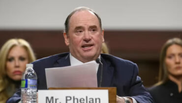 പശ്ചിമേഷ്യൻ യുദ്ധത്തിനിടെ യുഎസ് നാവികസേനാ സെക്രട്ടറിയും തെറിച്ചു; പകരക്കാരനായി ട്രംപ് വിശ്വസ്തൻ ഹങ് കാവോ