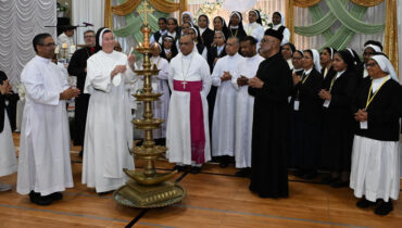 യുഎസിലെ പ്രഥമ മലയാളി സന്യാസിനീ സംഗമത്തിന് ഷിക്കാഗോയിൽ വർണ്ണാഭമായ തുടക്കം