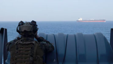 യുഎസ് നാവികസേന ഇറാൻ്റെ ഭീമൻ ചരക്കുകപ്പൽ ആക്രമിച്ച് പിടിച്ചെടുത്തെന്ന് ട്രംപ്; ഒമാൻ ഉൾക്കടലിൽ നാടകീയ നീക്കങ്ങളുമായി അമേരിക്ക, സംഘർഷം മുറുകുന്നു 