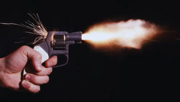 സഹോദരിയെപ്പോലെ കാണുന്ന സ്ത്രീയെ ശല്യം ചെയ്തെന്നാരോപണം; മുംബൈയിൽ  യുവാക്കൾക്ക് നേരെ വെടിയുതിർത്ത് മലയാളി, ഒരാൾ മരിച്ചു