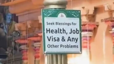 “വിസക്കായി അനുഗ്രഹം തേടാം”;  ക്ഷേത്രത്തിലെ ബോർഡ് കണ്ട് അമ്പരപ്പ്, അമേരിക്കൻ റിപ്പോർട്ടറുടെ ഡോക്യുമെൻ്ററി വിവാദമാകുന്നു, ടെക്സസിലെ ഇന്ത്യക്കാർക്കെതിരെ വംശീയ അധിക്ഷേപം