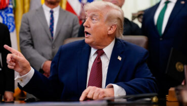 ഇറാനെ സാമ്പത്തികമായി വരിഞ്ഞുമുറുക്കി അമേരിക്ക; സാഹചര്യം നിയന്ത്രണവിധേയമെന്ന് വൈറ്റ് ഹൗസ്, ഇറാൻ്റെ നേതൃത്വം ദുർബമായതിനാൽ വെടിനിർത്തൽ നീട്ടിയെന്ന് ട്രംപ്