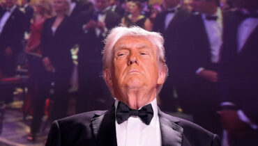 “എനിക്ക് ഒട്ടും ഭയമില്ലായിരുന്നു, നമ്മൾ ജീവിക്കുന്നത് ഒരു ഭ്രാന്തൻ ലോകത്താണ്”: വെടിവയ്പ്പിന് ശേഷം ട്രംപ്