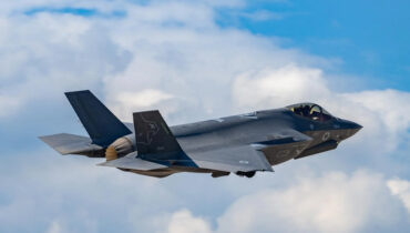 തകർന്ന അമേരിക്കൻ യുദ്ധവിമാനത്തിലെ ക്രൂവിനെ കണ്ടെത്താനുള്ള ദൌത്യത്തിനിടെ ഇറാനിൽ യുഎസ് ആക്രമണം, അഞ്ച് മരണം