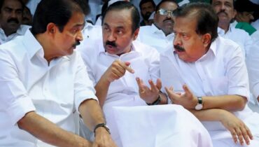 കെസിയുടെ ഫ്ലെക്സിൽ പാലഭിഷേകം, പടനയിച്ചവൻ നാട് ഭരിക്കട്ടെ ബാനറുമായി വി ഡി അനുകൂലികൾ; ഒപ്പം ജെൻസി പ്രതിഷേധവും, മുഖ്യമന്ത്രിപ്പോര് കനത്തു