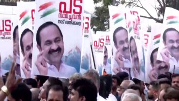 പാർട്ടി വിലക്കിയിട്ടും തെരുവിലിറങ്ങി സതീശൻ അനുകൂലികൾ, ഉമ്മൻചാണ്ടിക്കൊപ്പമുള്ള കെസിയുടെ ഫ്ലെക്സ് കീറിയെറിഞ്ഞു; സെക്രട്ടേറിയറ്റിന് മുന്നിലും പ്രകടനം